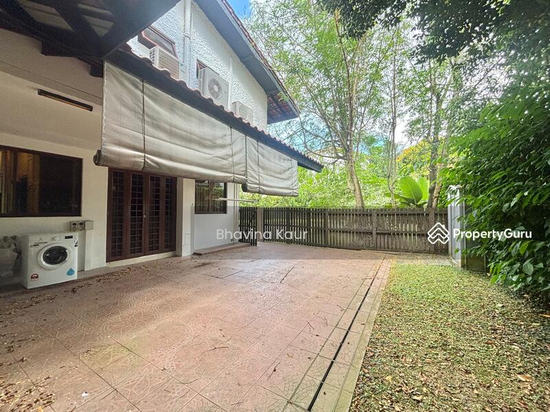Large outdoor utility area (behind kitchen)