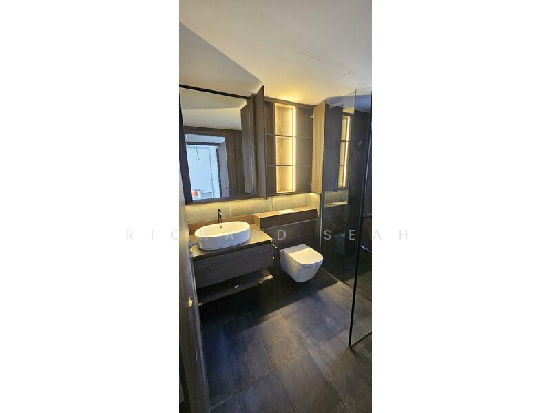 Mori, 223 Guillemard Road, 3 Bedrooms, 958 sqft, Condominium For Rent, by Richard Seah, 60014956 - Master Bathroom - PropertyGuru.com.sg