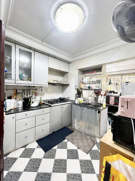 952 Hougang Avenue 9, 952 Hougang Avenue 9, 3 Bedrooms, 1,291 sqft, HDB Flat For Sale, by Mohd Yussaini, 60015216 - Kitchen - PropertyGuru.com.sg