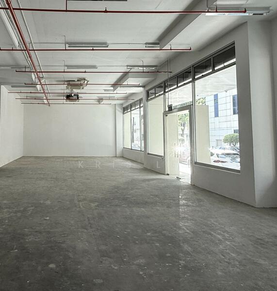 MacPherson Ind Estate - Ground level dual entrance for office and warehouse, , 1,890 sqft, Light Industrial (B1) For Rent, by Kris Lee, 60015332 - CommercialGuru.com.sg