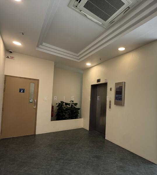 MacPherson Ind Estate - Ground level dual entrance for office and warehouse, , 1,890 sqft, Light Industrial (B1) For Rent, by Kris Lee, 60015332 - CommercialGuru.com.sg