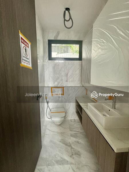 Guest powder room 