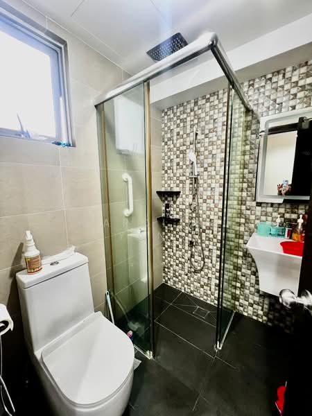 Modena, 35 Simei Street 4, Room Rental, 100 sqft, Condominium For Rent, by Caroline Yang, 60015471 - Bathroom - PropertyGuru.com.sg