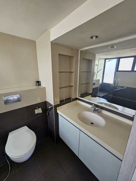 Amber Point, 1 Amber Road, 3 Bedrooms, 1,690 sqft, Condominium For Sale, by Rohit D., 60015477 - Master Bathroom - PropertyGuru.com.sg