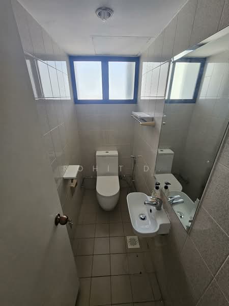 Amber Point, 1 Amber Road, 3 Bedrooms, 1,690 sqft, Condominium For Sale, by Rohit D., 60015477 - Powder Room  - PropertyGuru.com.sg