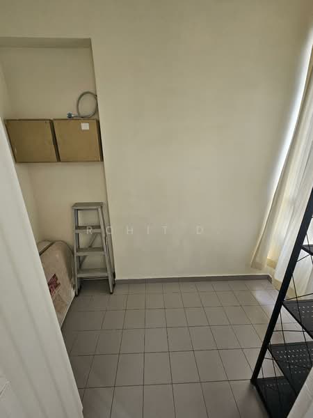 Amber Point, 1 Amber Road, 3 Bedrooms, 1,690 sqft, Condominium For Sale, by Rohit D., 60015477 - Helpers Room  - PropertyGuru.com.sg