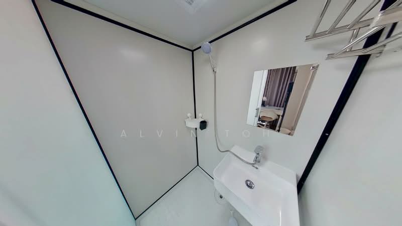 Westmere, 71 Jurong East Street 13, 5 Bedrooms, 1,098 sqft, Condominium For Rent, by Alvin Toh, 60015830 - Bathroom - PropertyGuru.com.sg