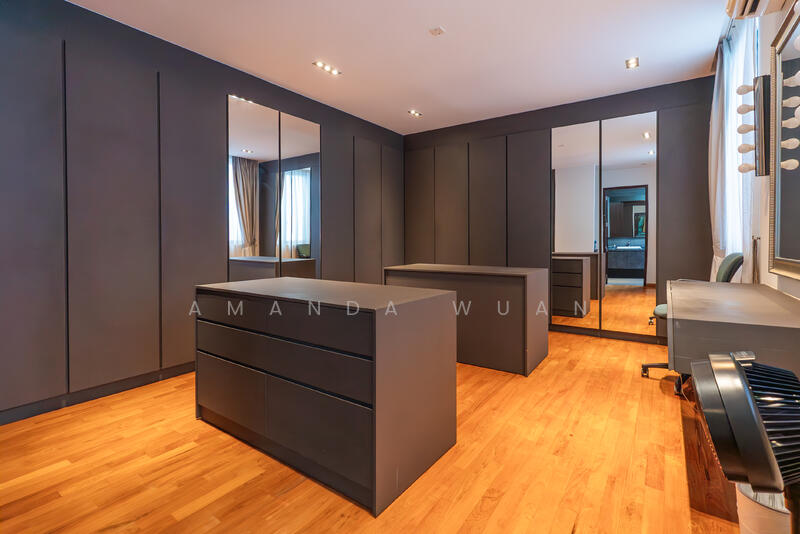 Master Bedroom Walk-in wardrobe