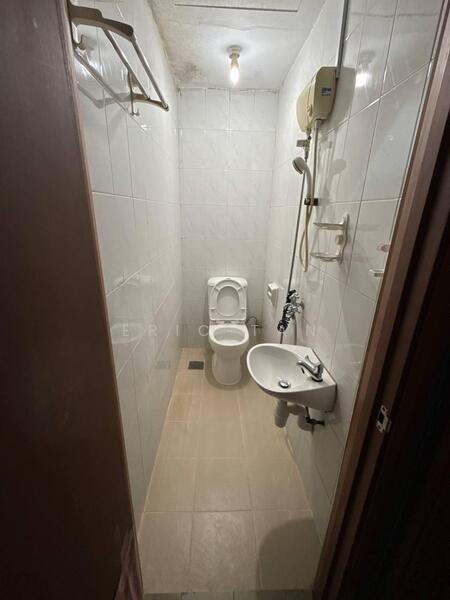 Parc Oasis, 35 Jurong East Avenue 1, Room Rental, 150 sqft, Condominium For Rent, by Eric Tan, 60015921 - Bathroom - PropertyGuru.com.sg