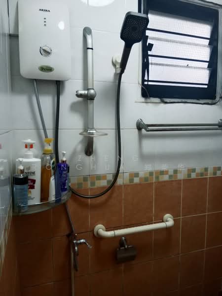 715 Clementi West Street 2, 715 Clementi West Street 2, Room Rental, 150 sqft, HDB Flat For Rent, by Zheng Ronghua 郑荣华, 60016170 - Bathroom - PropertyGuru.com.sg