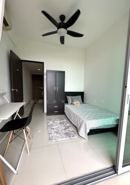 Hundred Trees, 81 West Coast Drive, Room Rental, 200 sqft, Condominium For Rent, by Adrian Kwek, 60016197 - Bedroom - PropertyGuru.com.sg