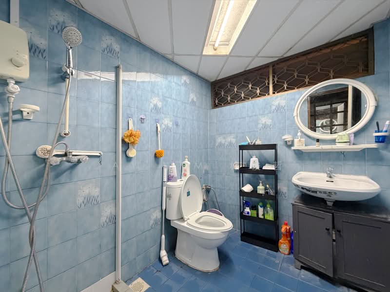 Lakepoint Condo, 2 Lakepoint Drive, Room Rental, 150 sqft, Condominium For Rent, by Jay Lim 林俊哲, 60016310 - Bathroom - PropertyGuru.com.sg