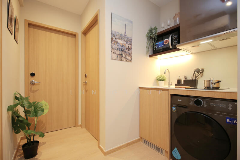 For Rent - Private Studio at Orchard, Near MRT Station.