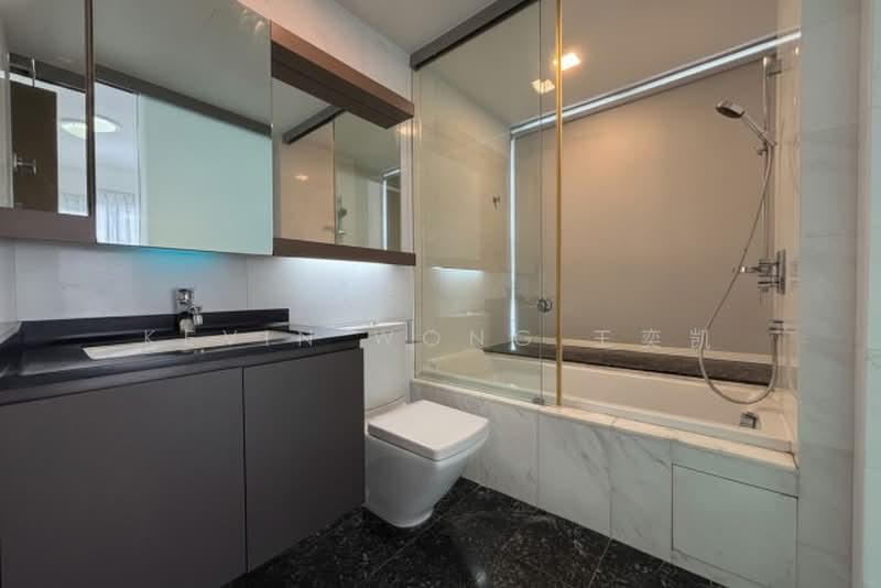Starlight Suites, 11 River Valley Close, Orchard / River Valley, 2 Bedrooms, 850 sqft, Condominium For Sale, by Kevin Wong 王奕凯, 60016550 - Master Bathroom - PropertyGuru.com.sg