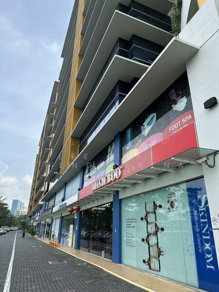 Tradehub 21, 8 Boon Lay Way, 2,787 sqft, Light Industrial (B1) For Rent, by Lee Guat Cheng Serena, 60016588 - CommercialGuru.com.sg