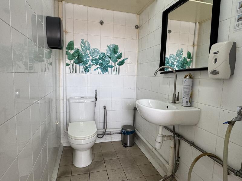 Enterprise Centre, 20 Bukit Batok Crescent, 3,886 sqft, Light Industrial (B1) For Rent, by Jessica Lim, 60016920 - Bathroom - CommercialGuru.com.sg