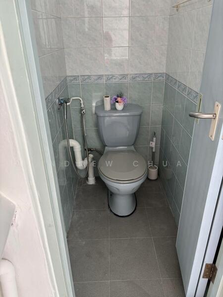 33 Marine Crescent, 33 Marine Crescent, 2 Bedrooms, 699 sqft, HDB Flat For Rent, by Andrew Chua, 60016927 - Bathroom - PropertyGuru.com.sg