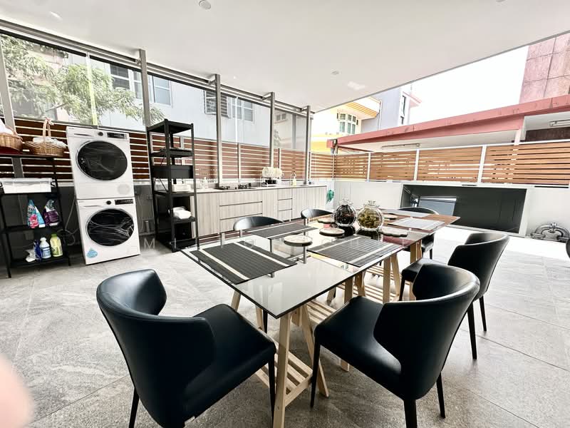 Multiple Size Rooms Available In Terrace House, , Room Rental, 120 sqft, Terraced House For Rent, by Milton Chee, 60017065 - PropertyGuru.com.sg