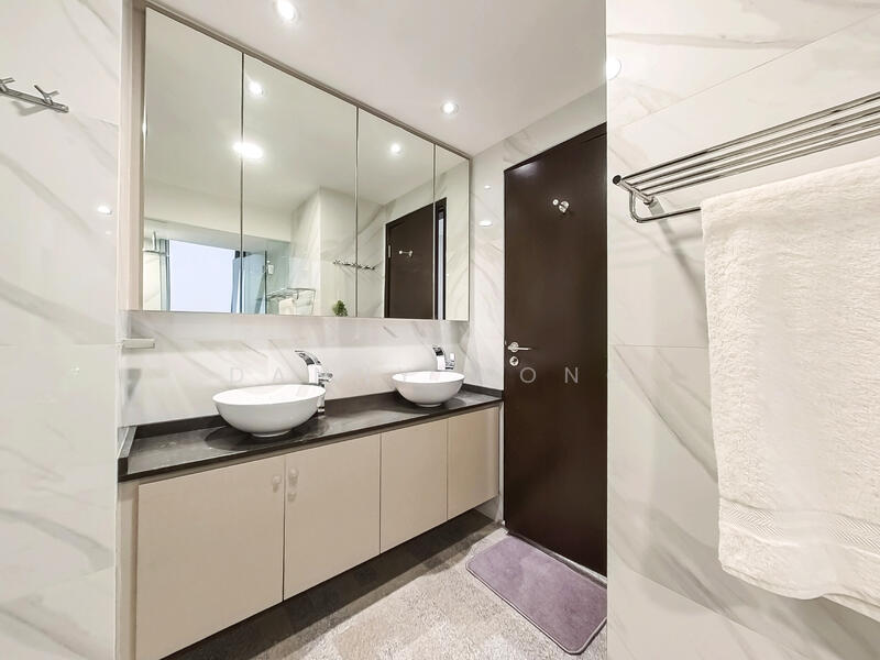 8 @ Mount Sophia, 10 Mount Sophia, 1 Bedroom, 861 sqft, Condominium For Rent, by Danny Wong, 60017167 - Bathroom - PropertyGuru.com.sg