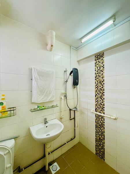 760 Yishun Street 72, 760 Yishun Street 72, Sembawang / Yishun, Room Rental, 250 sqft, HDB Flat For Rent, by Zola Tan, 60017233 - Bathroom - PropertyGuru.com.sg