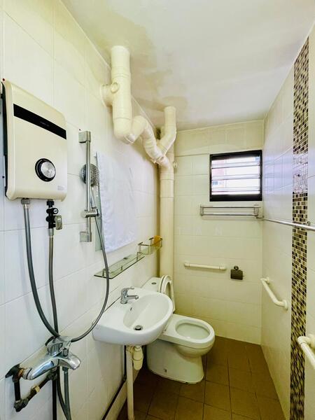 760 Yishun Street 72, 760 Yishun Street 72, Sembawang / Yishun, Room Rental, 250 sqft, HDB Flat For Rent, by Zola Tan, 60017233 - Bathroom - PropertyGuru.com.sg