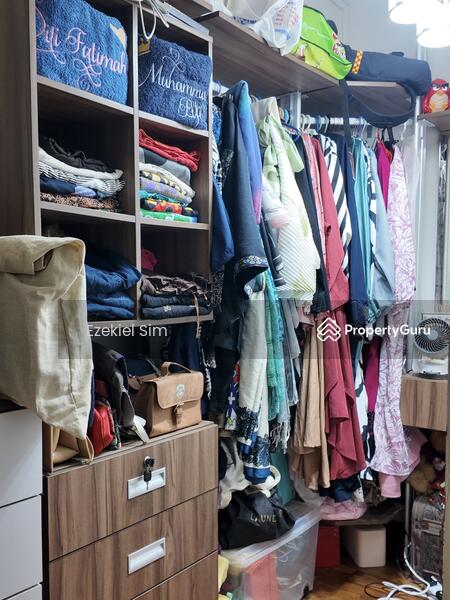 Master Walk In Wardrobe