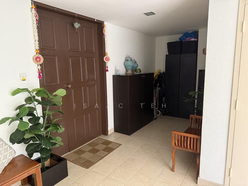 Entrance Sitting & Storage