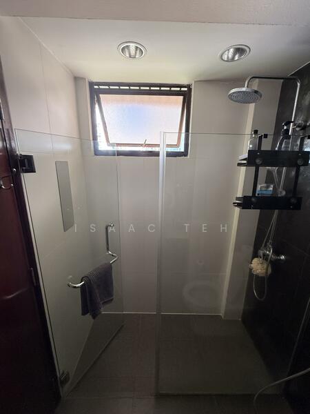 Bathroom 1 (Ensuite)