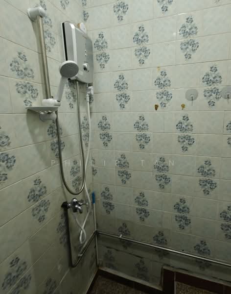 Lloyd Mansion, 3 Lloyd Road, Room Rental, 80 sqft, Apartment For Rent, by Philip Tan, 60017858 - Bathroom - PropertyGuru.com.sg