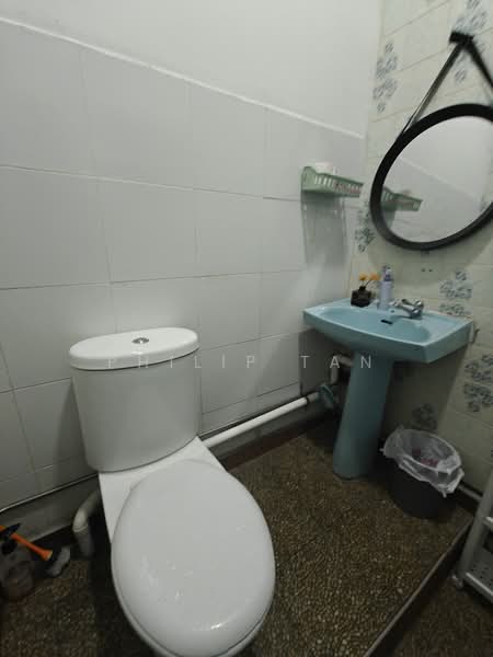 Lloyd Mansion, 3 Lloyd Road, Room Rental, 80 sqft, Apartment For Rent, by Philip Tan, 60017858 - Bathroom - PropertyGuru.com.sg
