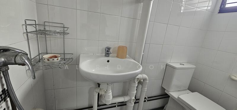 402 Pandan Gardens, 402 Pandan Gardens, Room Rental, 161 sqft, HDB Flat For Rent, by Alfred Goh, 60017956 - Bathroom - PropertyGuru.com.sg