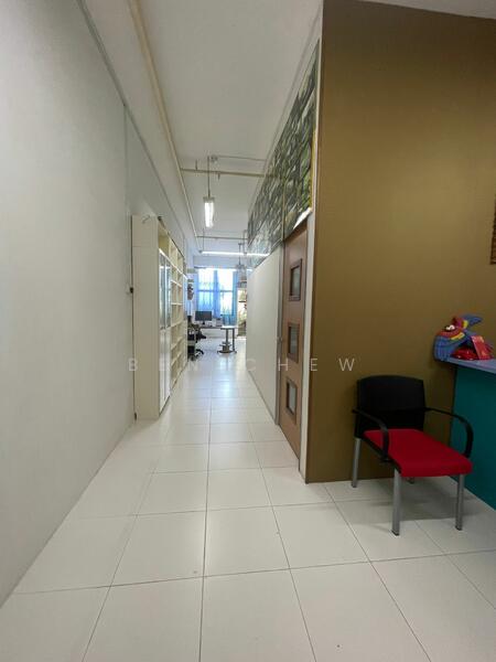 Tradehub 21, 18 Boon Lay Way, 700 sqft, Light Industrial (B1) For Rent, by Ben Chew, 60017986 - Hallway - CommercialGuru.com.sg