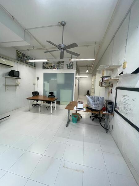 Tradehub 21, 18 Boon Lay Way, 700 sqft, Light Industrial (B1) For Rent, by Ben Chew, 60017986 - Study - CommercialGuru.com.sg