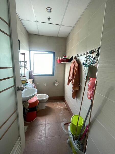 Tradehub 21, 18 Boon Lay Way, 700 sqft, Light Industrial (B1) For Rent, by Ben Chew, 60017986 - Bathroom - CommercialGuru.com.sg