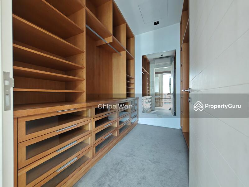 Level 2 Junior Master Walk-in Closet