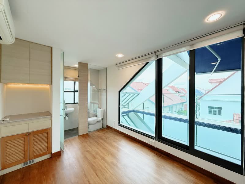 bowmont garden, Bowmont gardens, 7 Bedrooms, 4,500 sqft, Semi-Detached House For Rent, by Razak ., 60018472 - gym room - PropertyGuru.com.sg