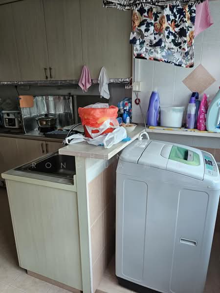 327 Clementi Avenue 5, 327 Clementi Avenue 5, Room Rental, 120 sqft, HDB Flat For Rent, by Zheng Ronghua 郑荣华, 60018853 - Kitchen - PropertyGuru.com.sg