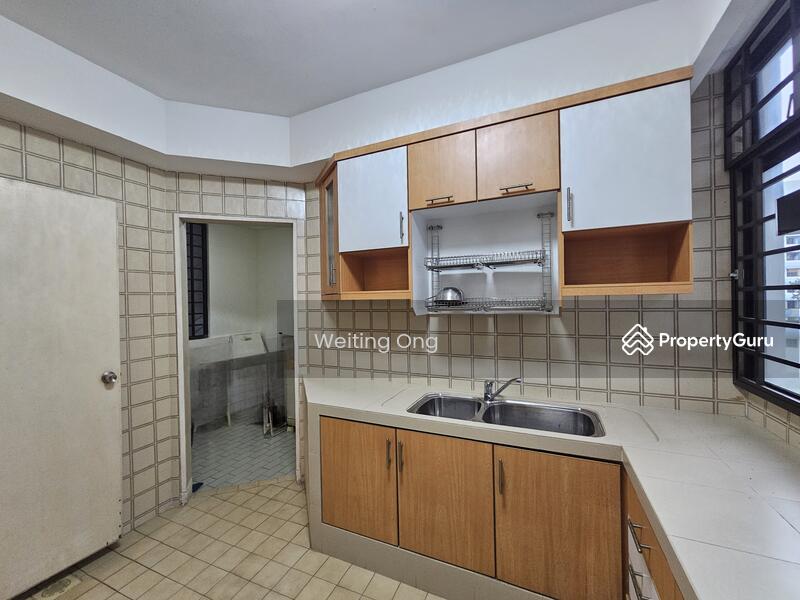 Kitchen & Yard