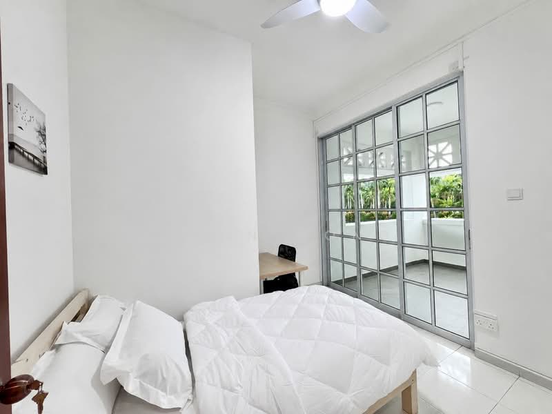 Villa De West, 5 How Sun Drive, Room Rental, 200 sqft, Condominium For Rent, by Glenn Wong, 60019571 - Room with a balcony - PropertyGuru.com.sg
