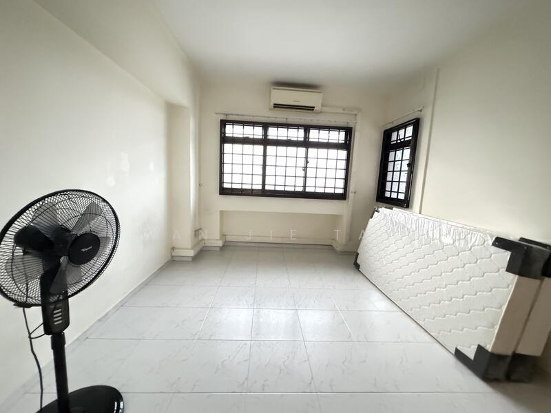 976 Hougang Street 91, 976 Hougang Street 91, 3 Bedrooms, 1,076 sqft, HDB Flat For Rent, by Wan Jie Tay, 60019825 - Bedroom - PropertyGuru.com.sg