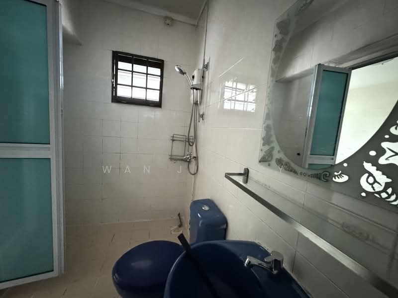 976 Hougang Street 91, 976 Hougang Street 91, 3 Bedrooms, 1,076 sqft, HDB Flat For Rent, by Wan Jie Tay, 60019825 - Bathroom - PropertyGuru.com.sg