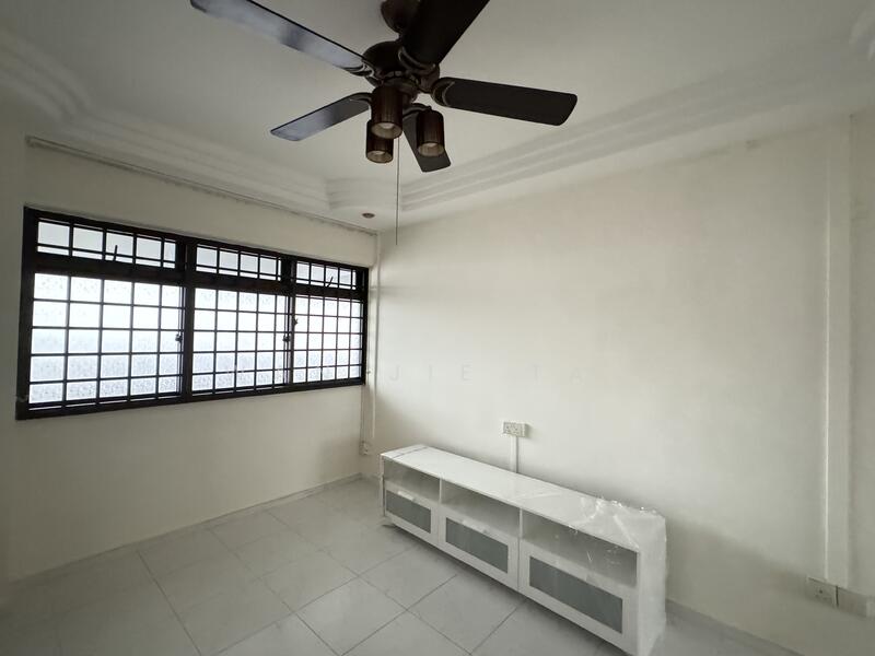 976 Hougang Street 91, 976 Hougang Street 91, 3 Bedrooms, 1,076 sqft, HDB Flat For Rent, by Wan Jie Tay, 60019825 - Bedroom - PropertyGuru.com.sg