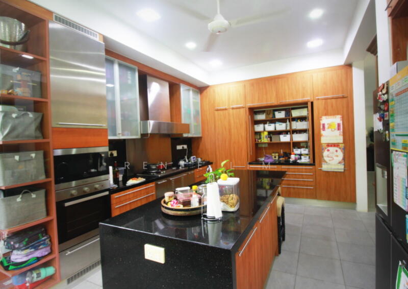 Ceiling fan above the kitchen island