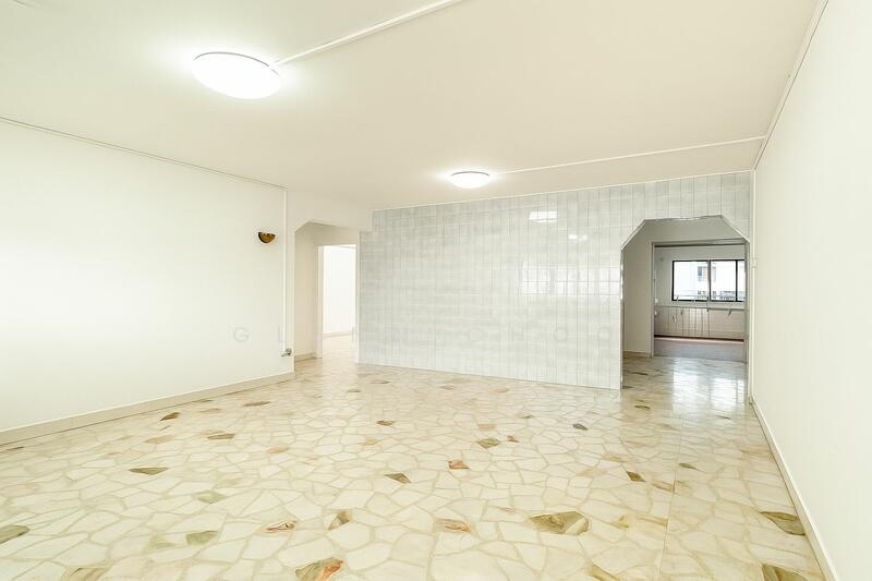 For Sale - 352 Hougang Avenue 7