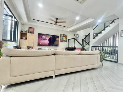 For Sale - MODERN 100% MOVE-IN WITH 3 LEVELS OF LIVING SPACE!!