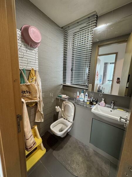 Skyline Residences, 610 Telok Blangah Road, 2 Bedrooms, 829 sqft, Condominium For Rent, by Zheng Zong Jian, 60020955 - Bathroom - PropertyGuru.com.sg