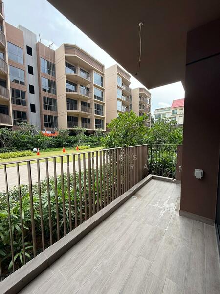 Own balcony right view