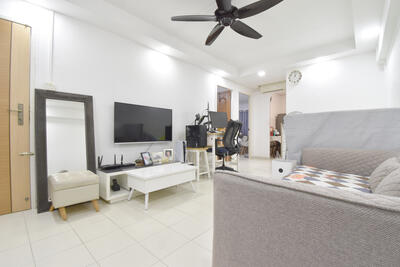 For Sale - 667 Hougang Avenue 4