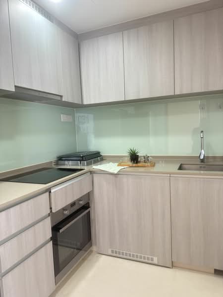 U shape functional kitchen 