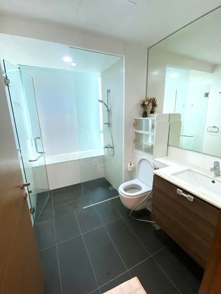 Double Bay Residences, 17B Simei Street 4, 2 Bedrooms, 1,001 sqft, Condominium For Rent, by Leo Lim, 60022224 - Bathroom - PropertyGuru.com.sg